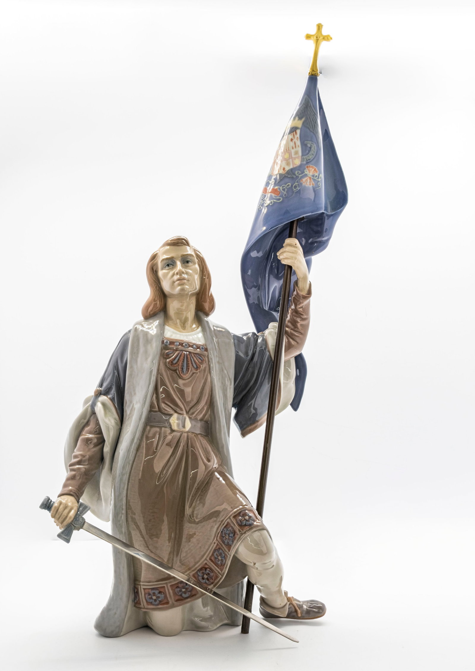 Lladro #1486 The New World Christopher Columbus Porcelain Figurine: Title: The New World. Description: Lladro "New World" #1486 Columbus Flag America. Material: Porcelain Measurements: 21" x 10.75" x 10.5"