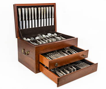 Massive 260-Piece Silver-Plated Flatware Set with Wooden Chest and Serving Utensils: Title: Massive 260-Piece Silver-Plated Flatware Set with Wooden Chest and Serving Utensils Description: An impressive 260-piece vintage silver-plated flatware set presented in a two-drawer wooden anti