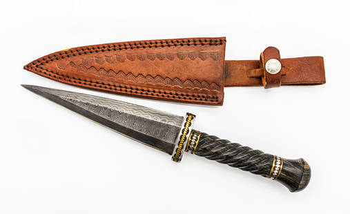 Custom Damascus Steel Dagger with Twisted Wood Handle & Tooled Leather Sheath: Title:&nbsp;Custom Damascus Steel Dagger with Twisted Wood Handle &amp; Tooled Leather SheathDescription:&nbsp;A beautifully handcrafted Damascus steel dagger featuring a sharp, patterned bl