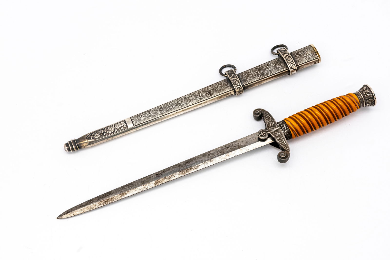 WWII German Luftwaffe 2nd Model Officer’s Dagger by Eickhorn, Solingen (1 of 8)