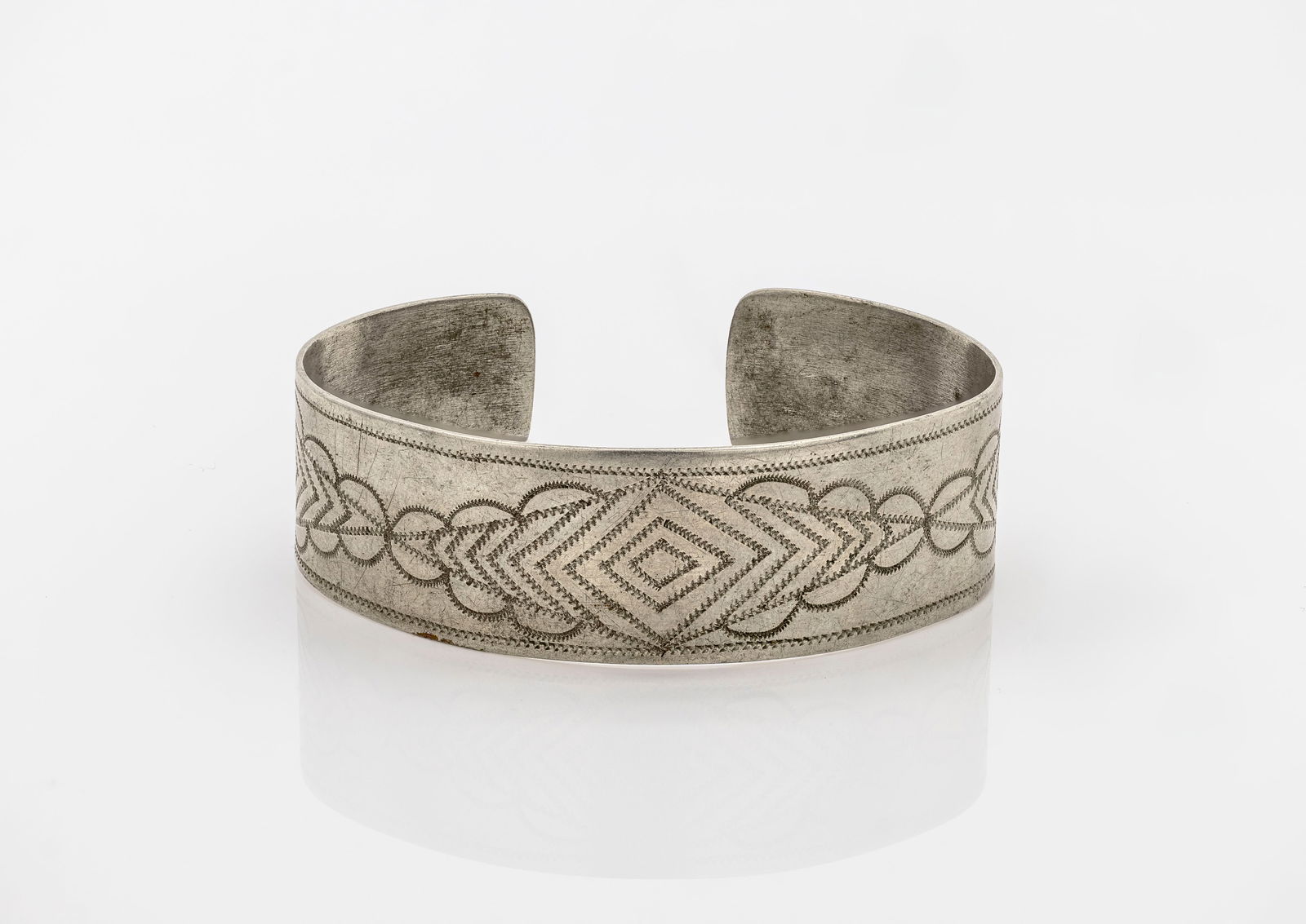 Navajo Traditional Ornament Silver Cuff Bracelet (1 of 4)