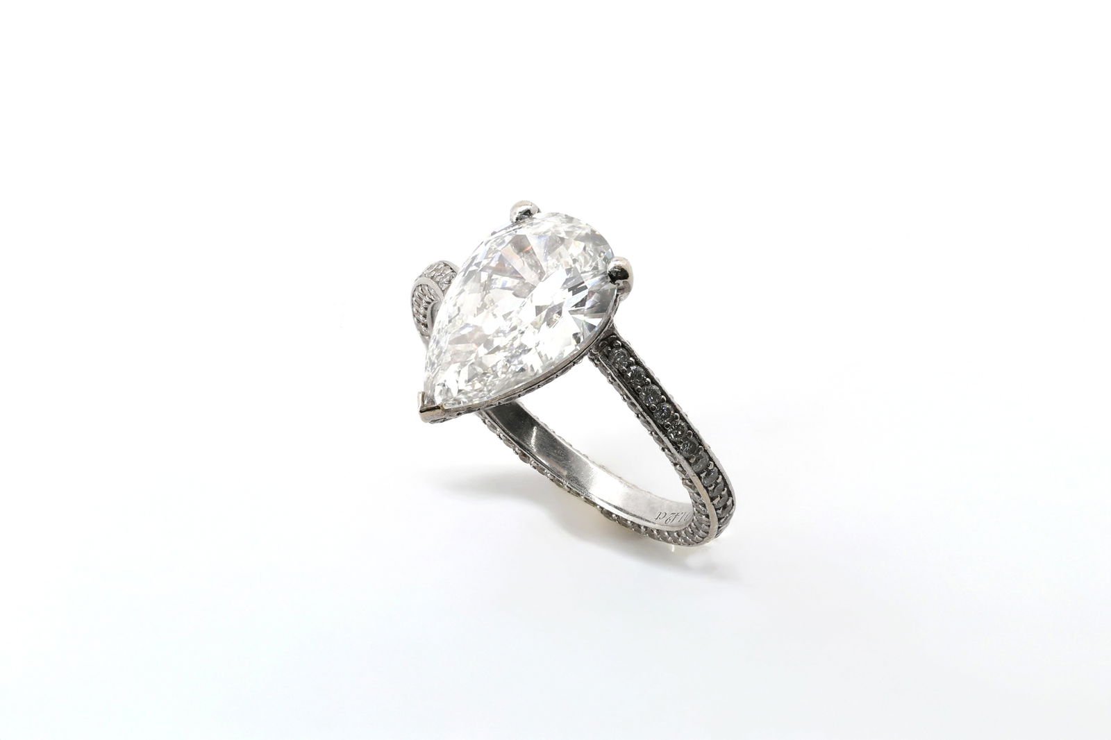 Yvel 18K White Gold Ring with Pear-Cut Diamonds GIA certificate (1 of 8)