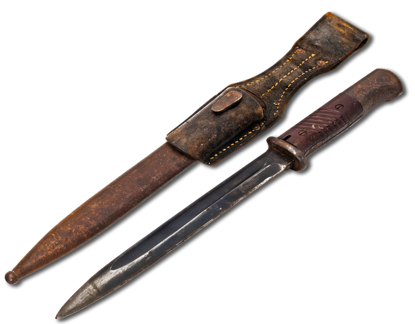 German WWII K98 Bayonet with Metal Scabbard & Leather Frog: Title: German WWII K98 Mauser Bayonet with Scabbard and Leather Frog Origin, Year: Germany, WWII period (circa 1939?1945) Material: Steel blade, steel scabbard, ribbed composite grips,