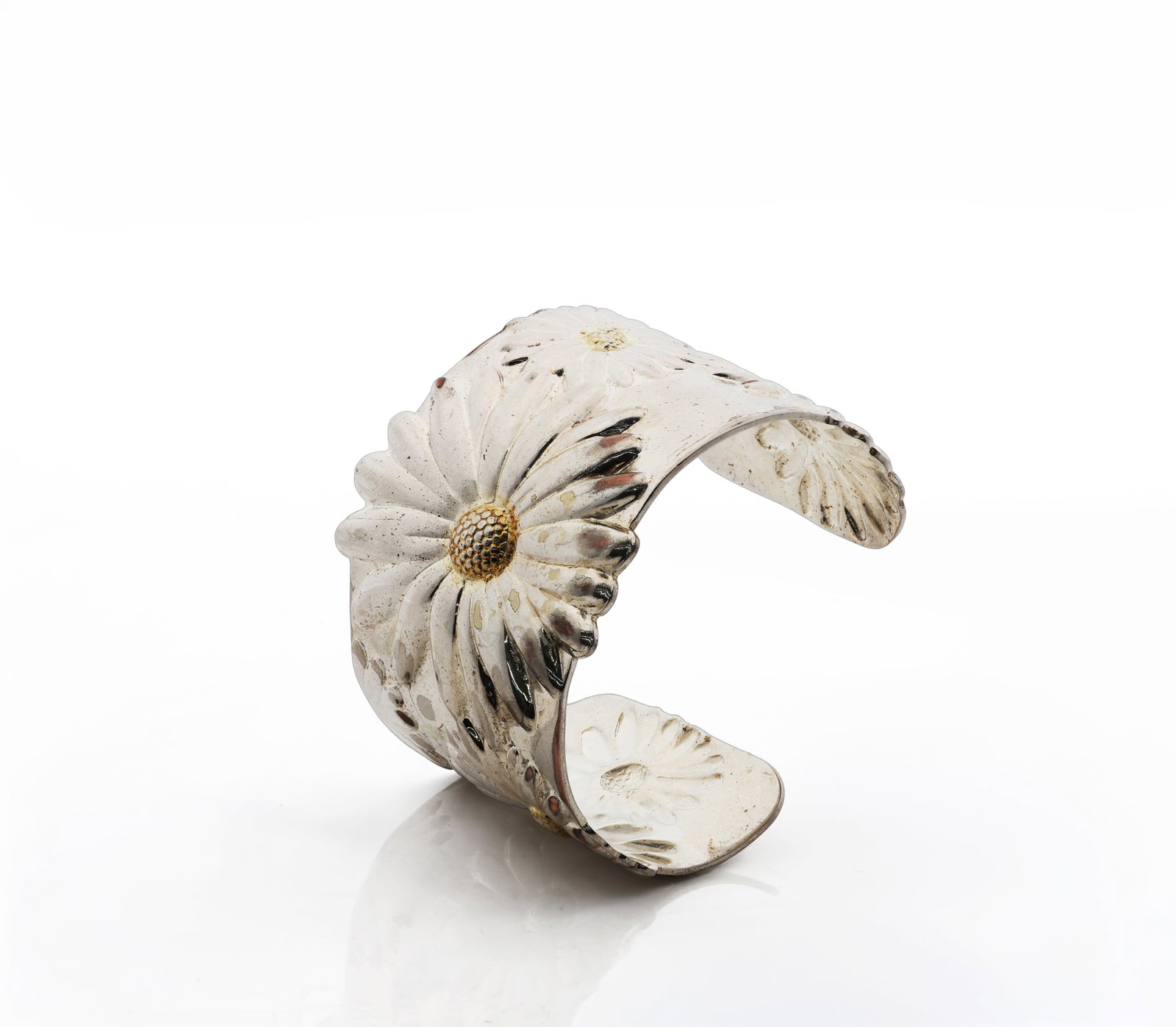Sterling Silver Daisy Motif Cuff Bracelet: Title: Sterling Silver Daisy Motif Cuff Bracelet Material: Sterling Silver Size: 6 1/2 Dimensions: 1.75" width Weight: 61.94 grams <