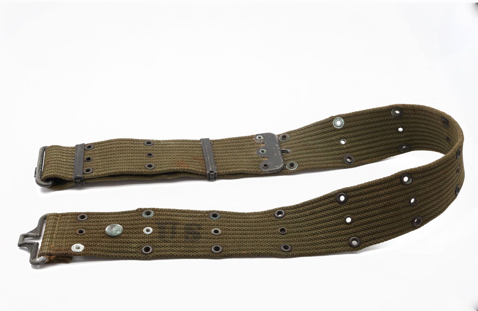 U.S. WW2 Original M36 OD-7 Canvas Pistol Belt: Title: U.S. Military Web Cartridge Belt Origin: United States Year: Mid-20th Century Size: Adjustable military issue size. Marked: No clea