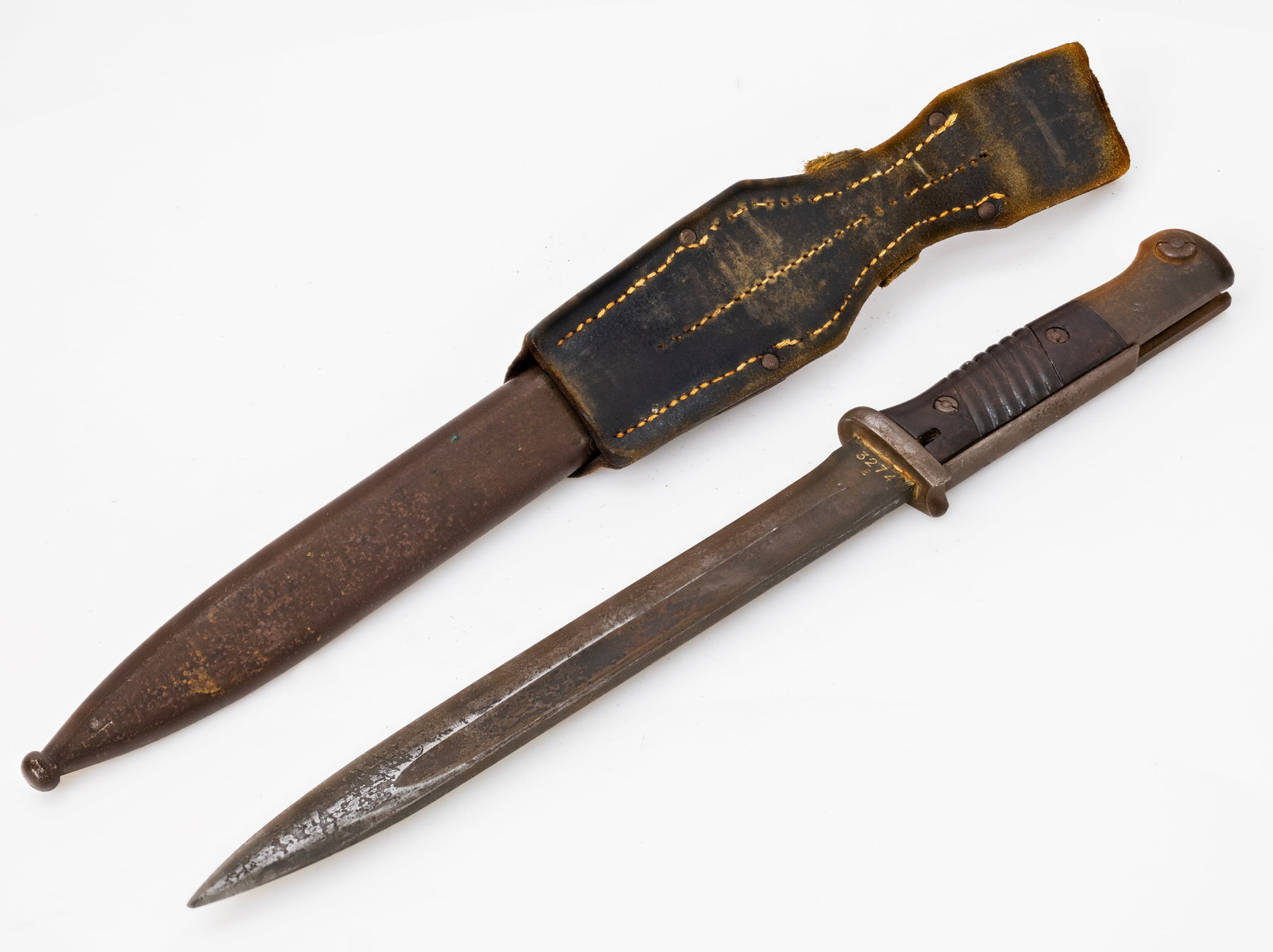 German WWII K98 Mauser Bayonet with Scabbard and Leather Frog, Serial 7512: Title: German WWII K98 Mauser Bayonet with Scabbard and Leather Frog, Serial 7512 Origin, Year: Germany, WWII period (circa 1939-1945) Material: Steel blade, steel scabbard, ribbed com