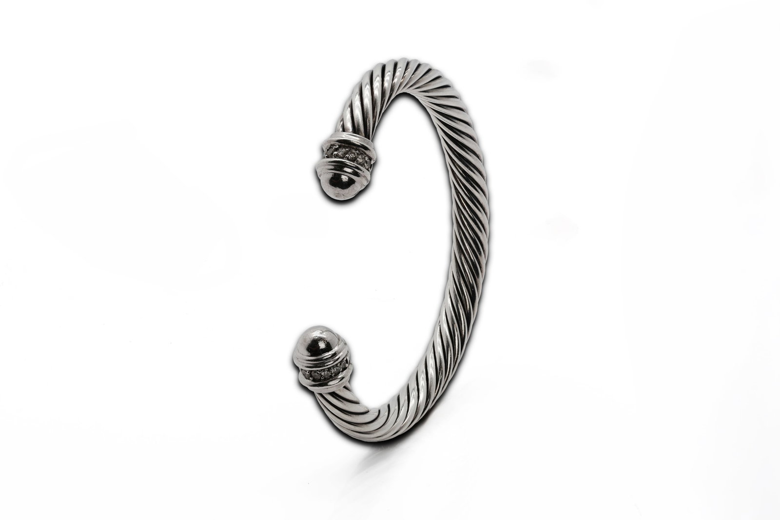 David Yurman Classic Cable Bracelet Sterling Silver with Pave Diamond Domes, 7mm: Brand: David Yurman Materials: Sterling Silver (925), 18K Gold (750), Diamonds Weight: 42.79 g Size: 6 3/4 Width: 7 mm Addit