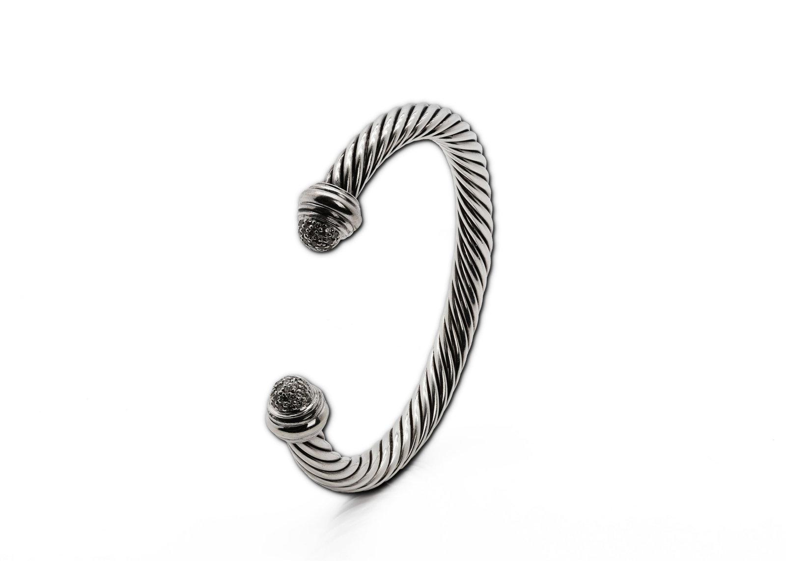 David Yurman Classic Cable Diamond Sterling Silver with Pave Diamond Domes, 7mm: Brand: David Yurman Collection: Classic Cable Materials: 925 Sterling Silver, 18K Gold, Natural Diamonds Weight: 42.79 g Width: 7 mm