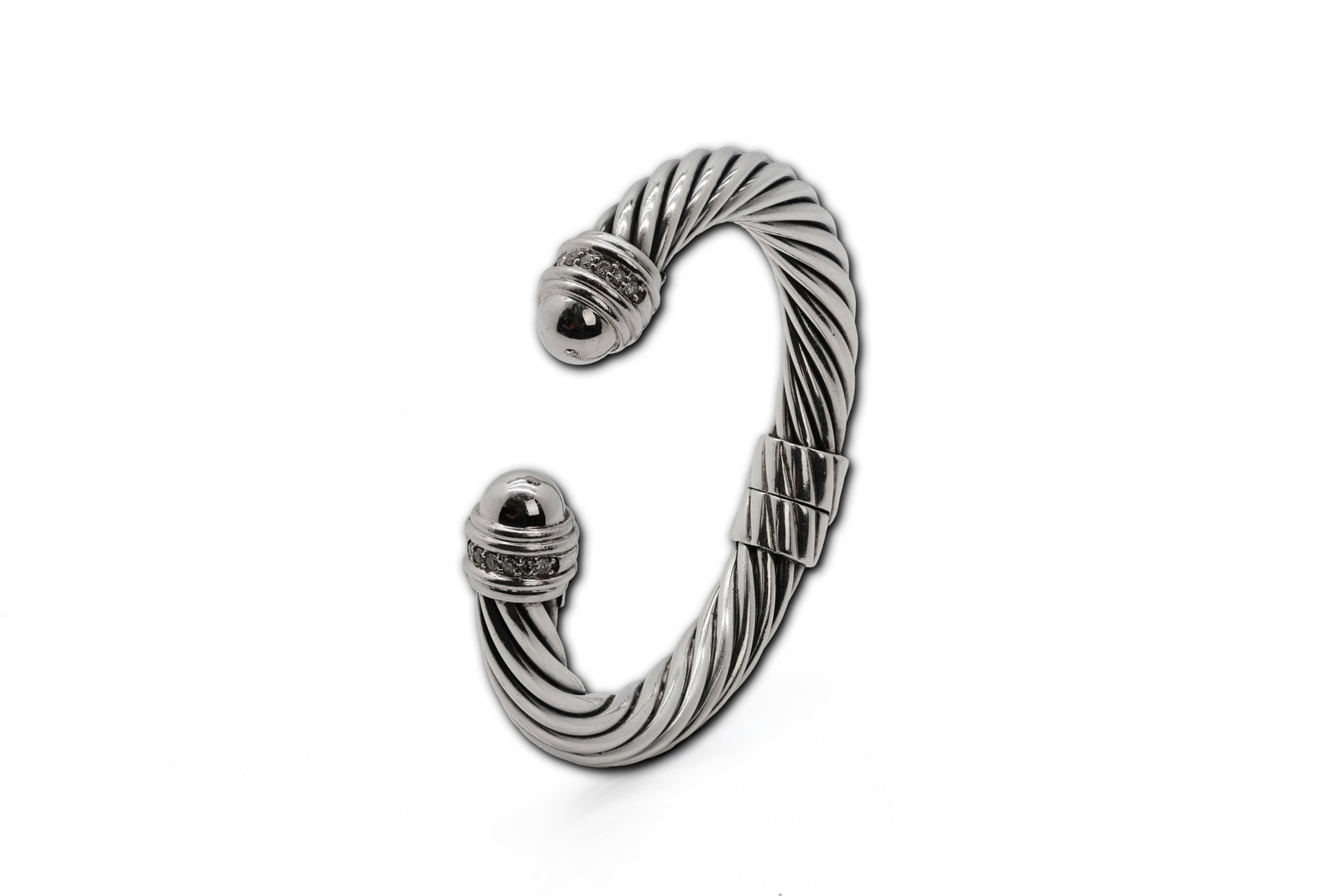 David Yurman Classic Cable Diamond Cuff Bracelet Sterling Silver & 18K Gold, 11mm: Brand: David Yurman Materials: 925 Sterling Silver, 18K Gold (750), Diamonds Weight: 50.58 g Size: 6 1/2 Width: 11 mm Additi