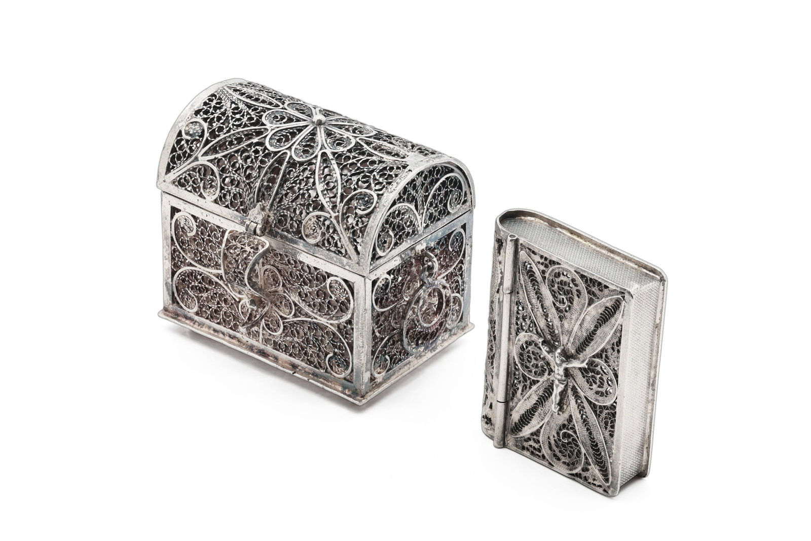 Pair of Portuguese Top?zio Silver Filigree Miniature Boxes (1 of 8)