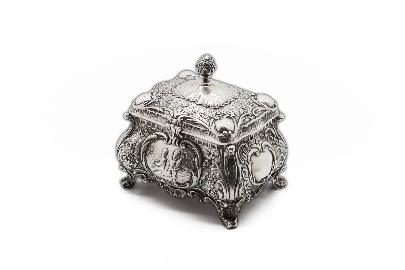 Antique German Hanau Silver Repousse Figural Box, Gilt Interior: Title: Antique German Hanau Silver Repousse Figural Box, Gilt Interior Origin: Hanau, Germany Circa: 1890 – 1910 Material: Silver, gilt interior - .800 Silver