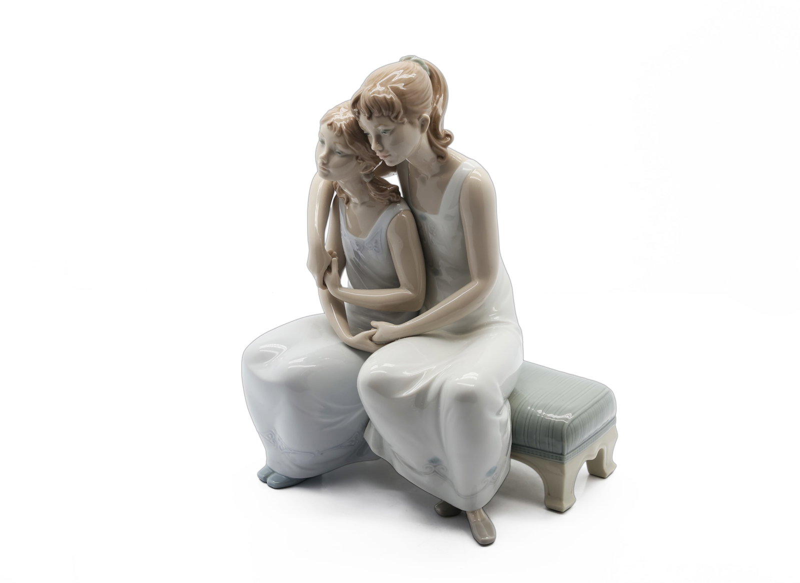 Lladro My Sister, My Friend Porcelain Figurine No. 01006901: Title: Lladro My Sister, My Friend Porcelain Figurine No. 01006901 Maker: Lladró, Spain Title: My Sister, My Friend / Mi Hermana, Mi Amiga. Model No.: 01006901 Sculptor: