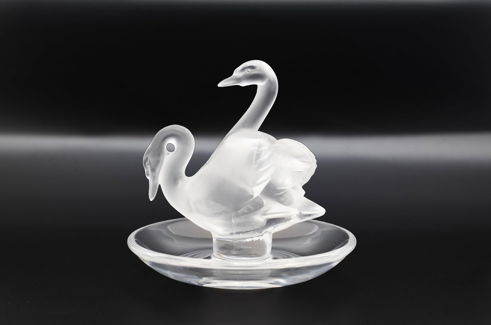 Vintage Lalique France Frosted & Clear Crystal Deux Cygnes Ring Dish: Title: Vintage Lalique France Frosted & Clear Crystal Deux Cygnes (Two Swans) Ring Dish Manufacturer: Lalique France Pattern/Model: Deux Cygnes / Two Swans (Model #1010300) Material: Frosted and P