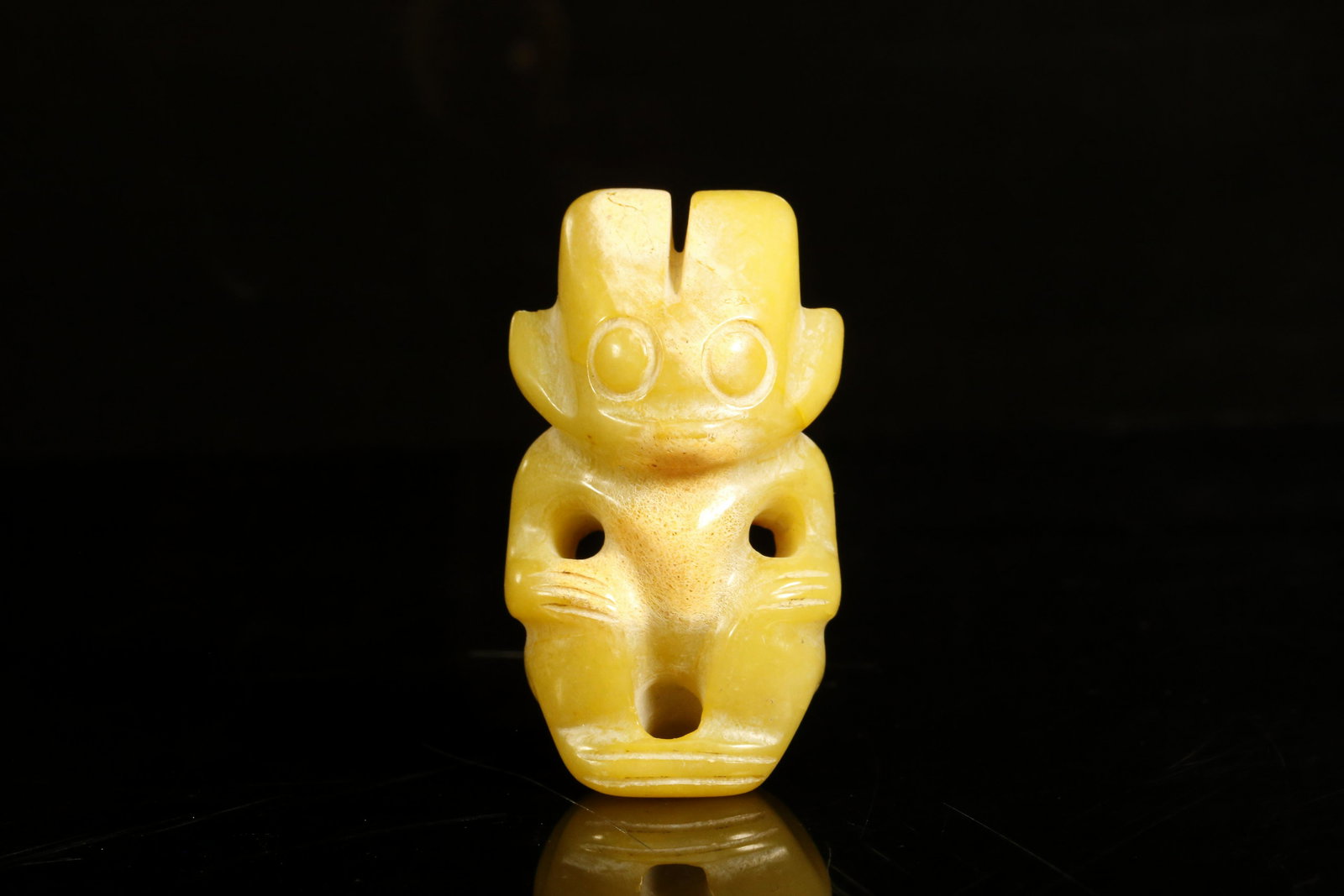 A Hongshan Culture Jade Pendant. (1 of 4)