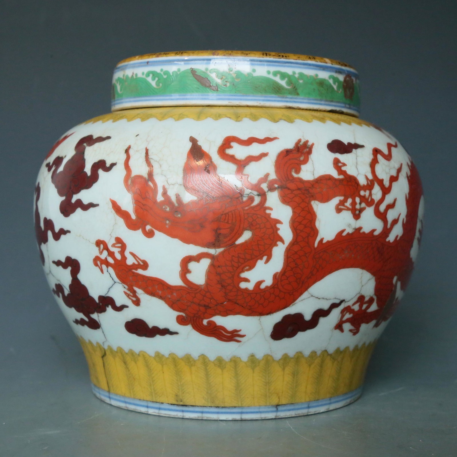 An Exquisite Wucai 'Dragon' Jar And Cover (1 of 7)
