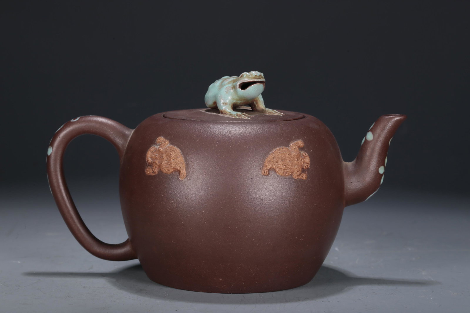 A Yixing Clay 'Toad' Ewer (1 of 8)