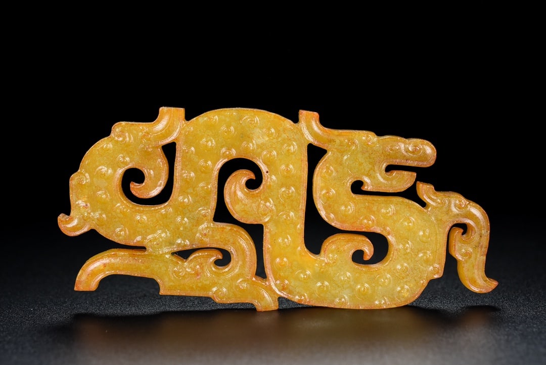 A precious jade pendant with dragon pattern (1 of 8)