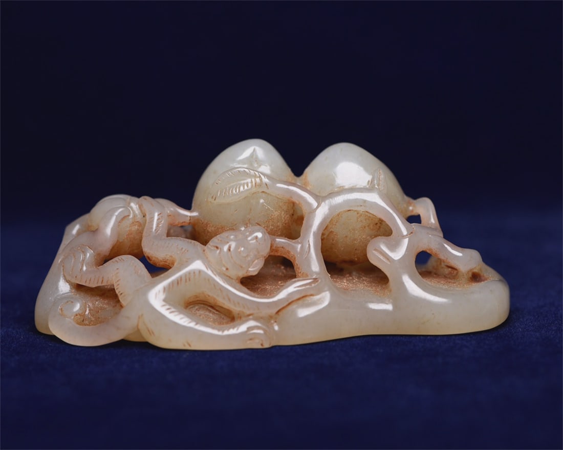 An exquisite Hetian jade monkey ornament (1 of 7)
