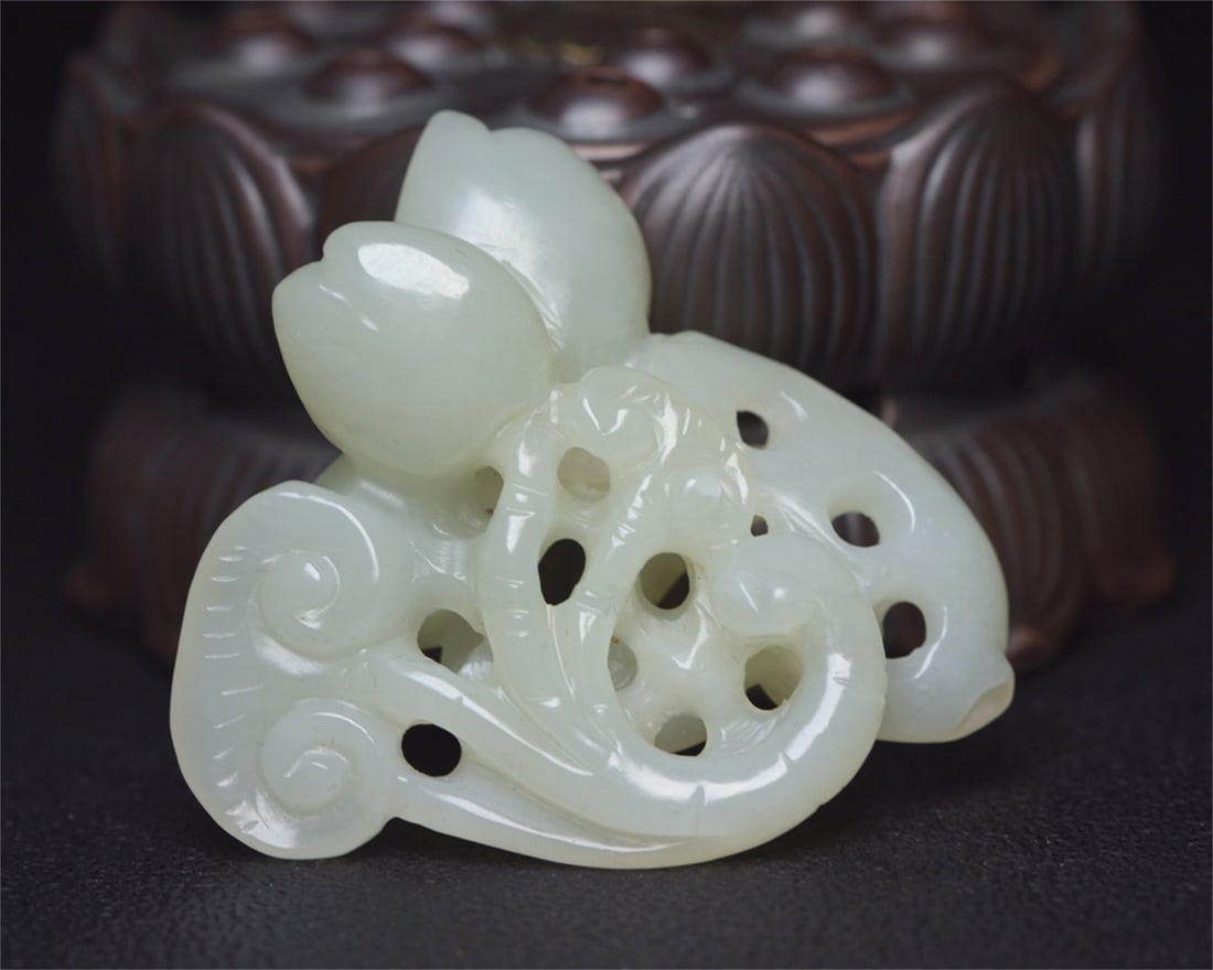 An exquisite Hetian jade Ruyi handle piece (1 of 7)