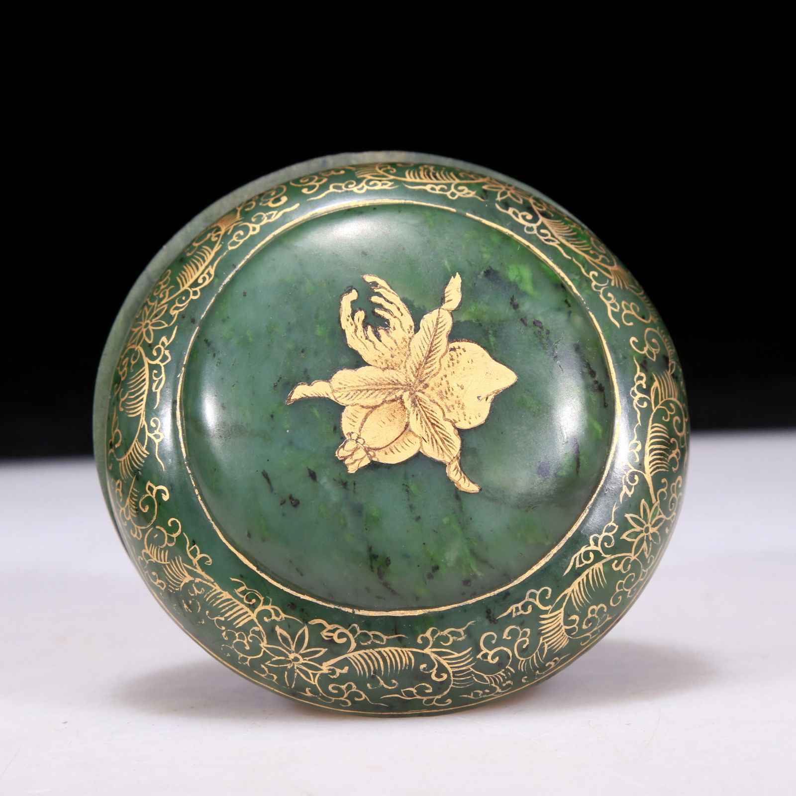 An Exquisite Jasper Gilded 'Peach' Box (1 of 6)