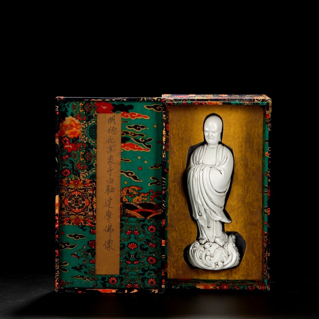 A Rare Blance-De-Chine White Glazed Statue of Bodhidharma: A Rare Blance-De-Chine White Glazed Statue of Bodhidharma,Ming Dynasty, China,Size:33cmx11.5cm 德化窑象牙白釉达摩佛像,明代