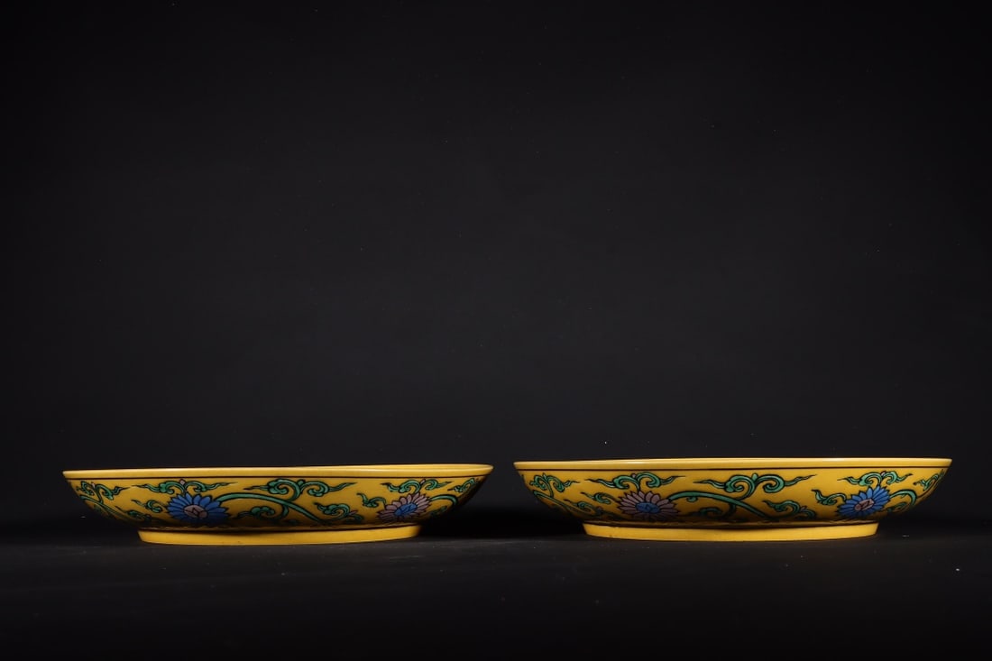 An Exquisite A pair of Yellow Glazed Dragon Pattern Plate  (1 of 9)
