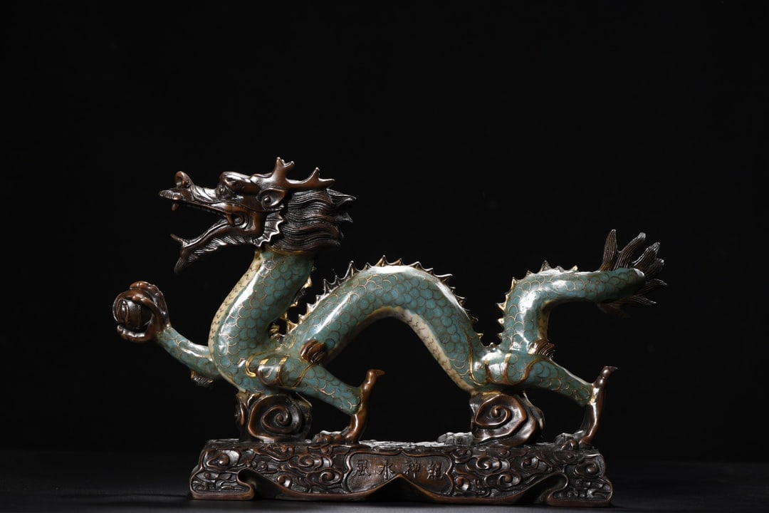 A Exquisite Rhino horn Snuff Bottle: A Exquisite Rhino horn Snuff Bottle Qing Dynasty, China Size:2.3cmx1.7cmx6.6cm Weight:22g