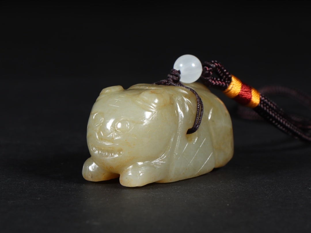 A Exquisite White Jade Tiger Pendant (1 of 8)