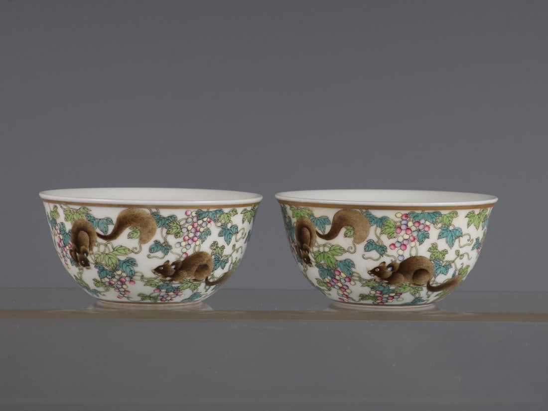 A Exquisite  Famille-Rose Squirrel and Grapes Pattern  Cup (1 of 9)