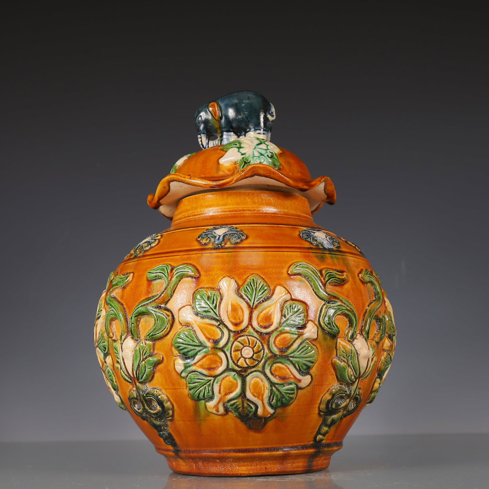 A Exquisite Trio-colored glazed pottery of the Tang Dynasty Flower Pattern Jar : A Exquisite Trio-colored glazed pottery of the Tang Dynasty Flower Pattern Jar Tang Dynasty, China Size:28cmx28cmx33cm Weight:3550g唐三彩花卉纹罐 中