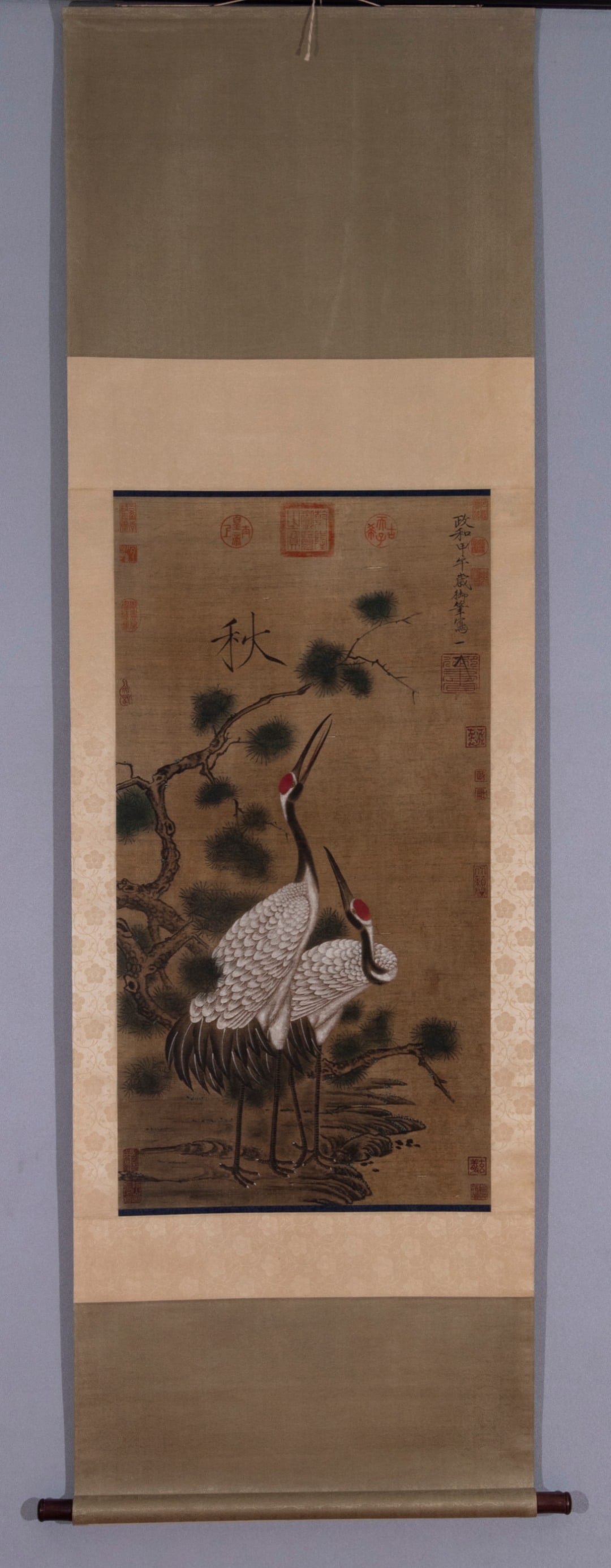 A Chinese Vertical Scroll Ink Painting of Pine and Crane on Silk   (1 of 11)