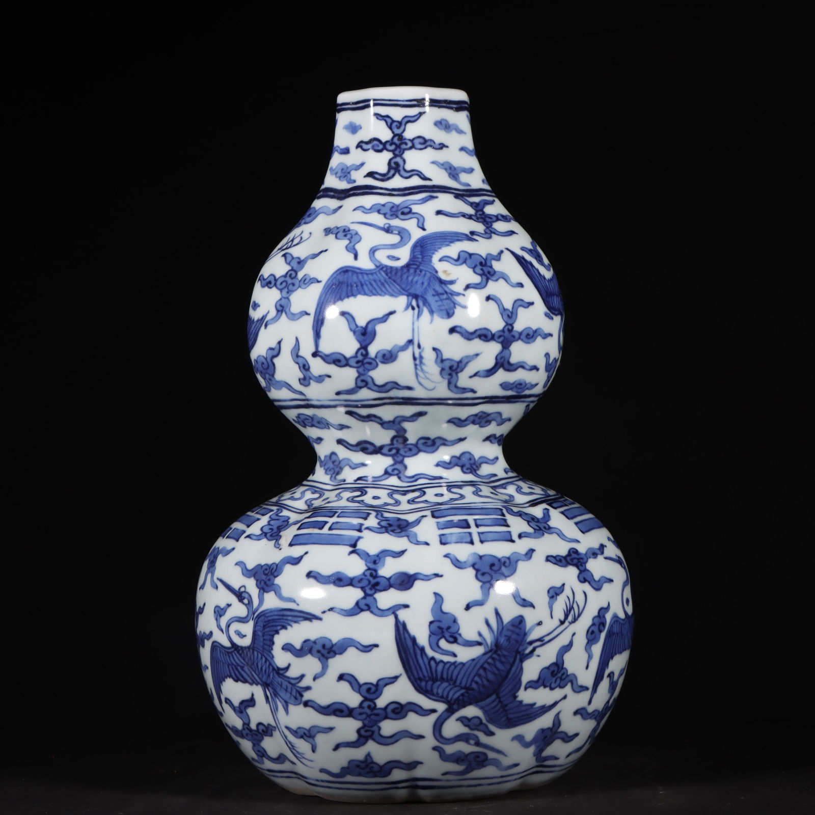 A Exquisite Blue and White Trigram Pattern Crane Pattern Gourd-Shaped Vase  (1 of 9)