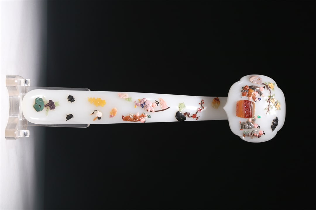A Marvelous White Jade Gem-Inlaid 'Figure' Ruyi Scepter With Poem Inscriptions: A Marvelous White Jade Gem-Inlaid 'Figure' Ruyi Scepter With Poem Inscriptions. Inlaid in polychrome with flowers, a large drum, a bat in flight and figures, each's body rendered clad in long, flowing