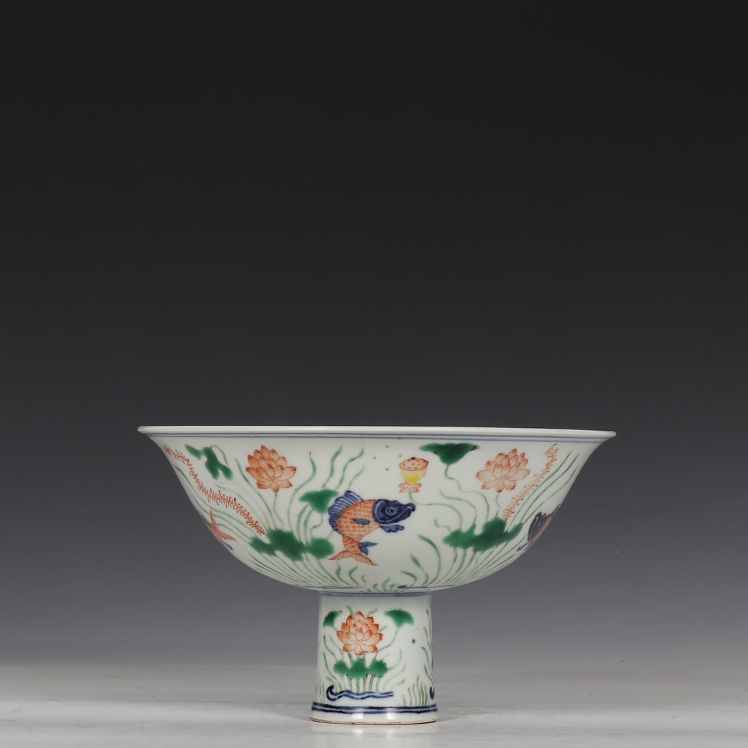 A Exquisite Wucai Blue and White Fish and Lotus Pattern Cup  (1 of 10)