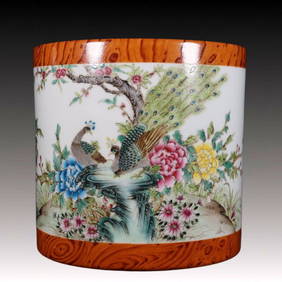 An Exquisite Famille-Rose Imitation Wood Grain Glazed Flower and Bird Pattern Brush Pot (1 of 9)