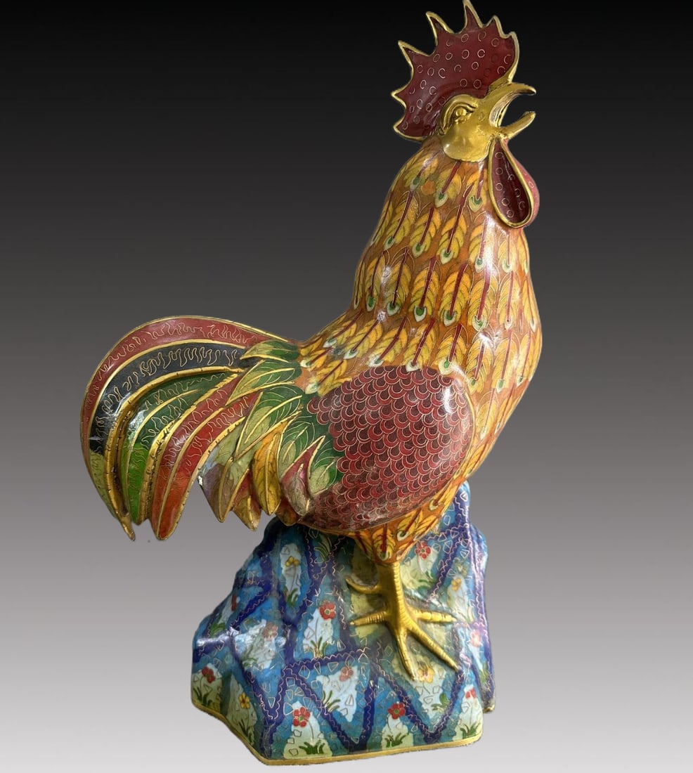 An Exquisite Gilt Bronze Cloisonne Rooster Ornament: An Exquisite Gilt Bronze Cloisonne Rooster Ornament,Qianlong Six-Character Mark,Qing Dynasty, China,Size:35cmx18cmx53cm, Weight:28.44kg 景泰蓝公鸡摆件,乾