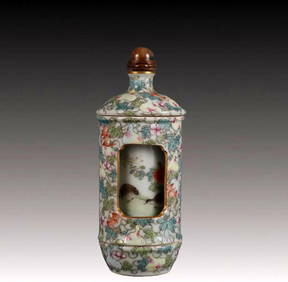 An Exquisite Famille-Rose Bats and Gourd Pattern Snuff Bottle (1 of 9)