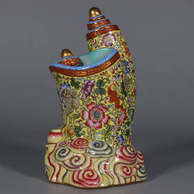 A Exquisite Famille-Rose Outline in gold Lotus Pattern Flower Pattern Brush Pot (1 of 9)