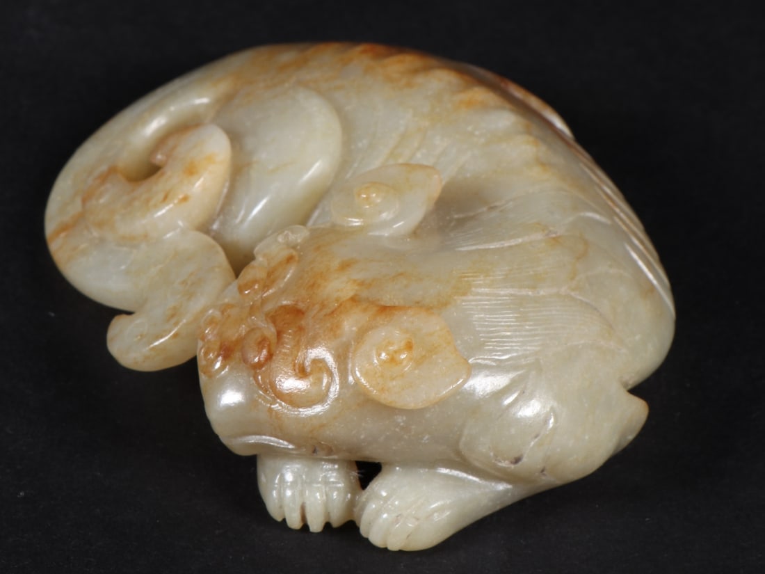 An Exquisite White Jade Cat Ornament (1 of 9)