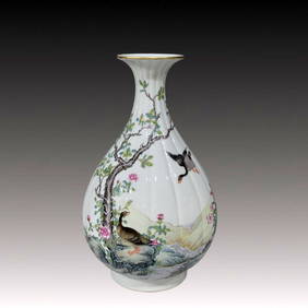 An Exquisite Famille-Rose Flower and Bird Pattern Vase,with poem (1 of 9)