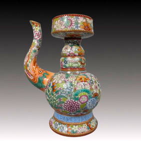 An Exquisite Famille-Rose Flower Pattern Pot (1 of 9)