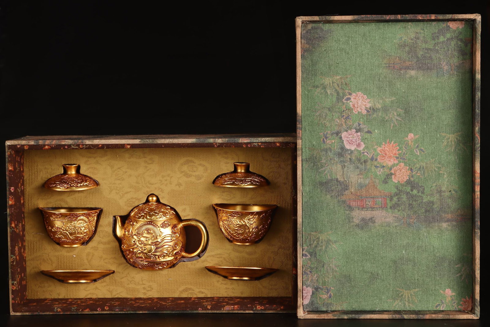 A Set of Rare Gilt Bronze Dragon Pattern Teapot (1 of 9)