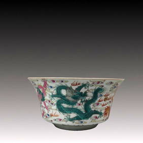 An Exquisite Famille-Rose Painted Gold Auspicious Cloud and Dragon Pattern Bowl (1 of 8)