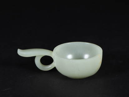 A Exquisite White Jade Cup: A Exquisite White Jade Cup Qing Dynasty, China Size:9.7cmx5.5cmx2.8cm Weight:55g白玉把手杯 中国清代