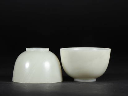 A Exquisite A pair of White Jade Cup: A Exquisite A pair of White Jade Cup Qing Dynasty, China Size:6cmx4cm Weight:122g白玉杯一对 中国清代