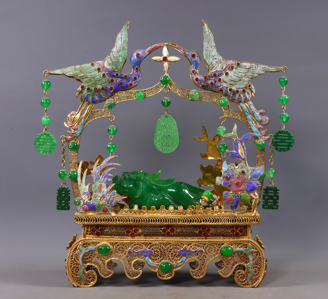 A Exquisite Gilt Bronze Inlaid Jadeite Auspicious Beast Ornament  (1 of 9)