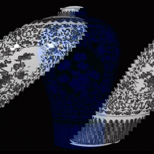 A Rare Blue and White Flower Pattern Vases: A Rare Blue and White Flower Pattern Vases,Qing Dynasty, China,Yongzheng Six-character Mark,Size:38.5cmx24cm 