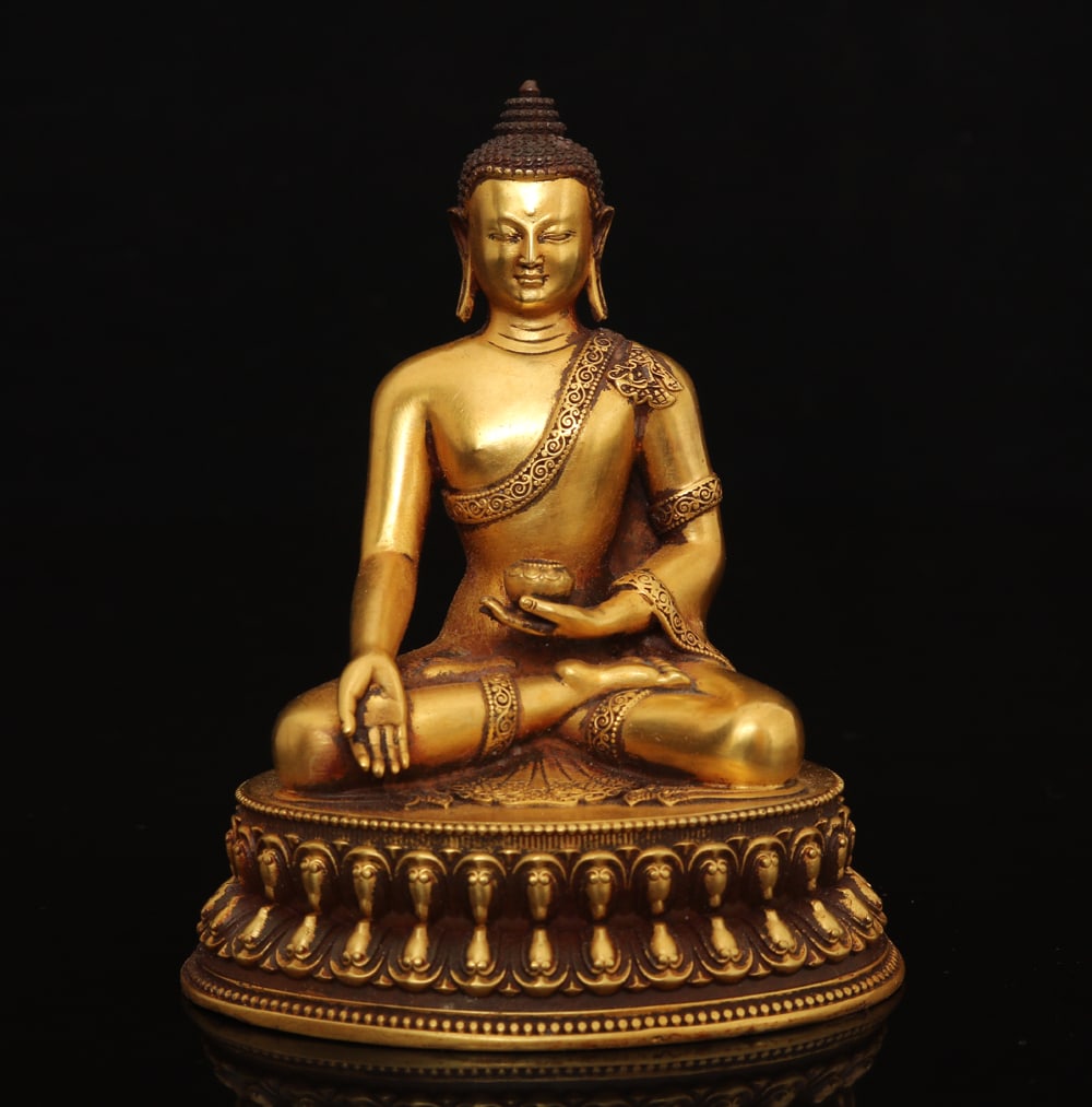 A Exquisite Gilt Bronze Statue of Sakyamuni Ornament (1 of 9)