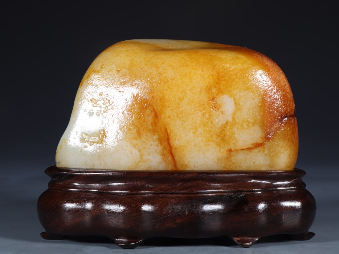 A Exquisite White Jade Ornament (1 of 9)