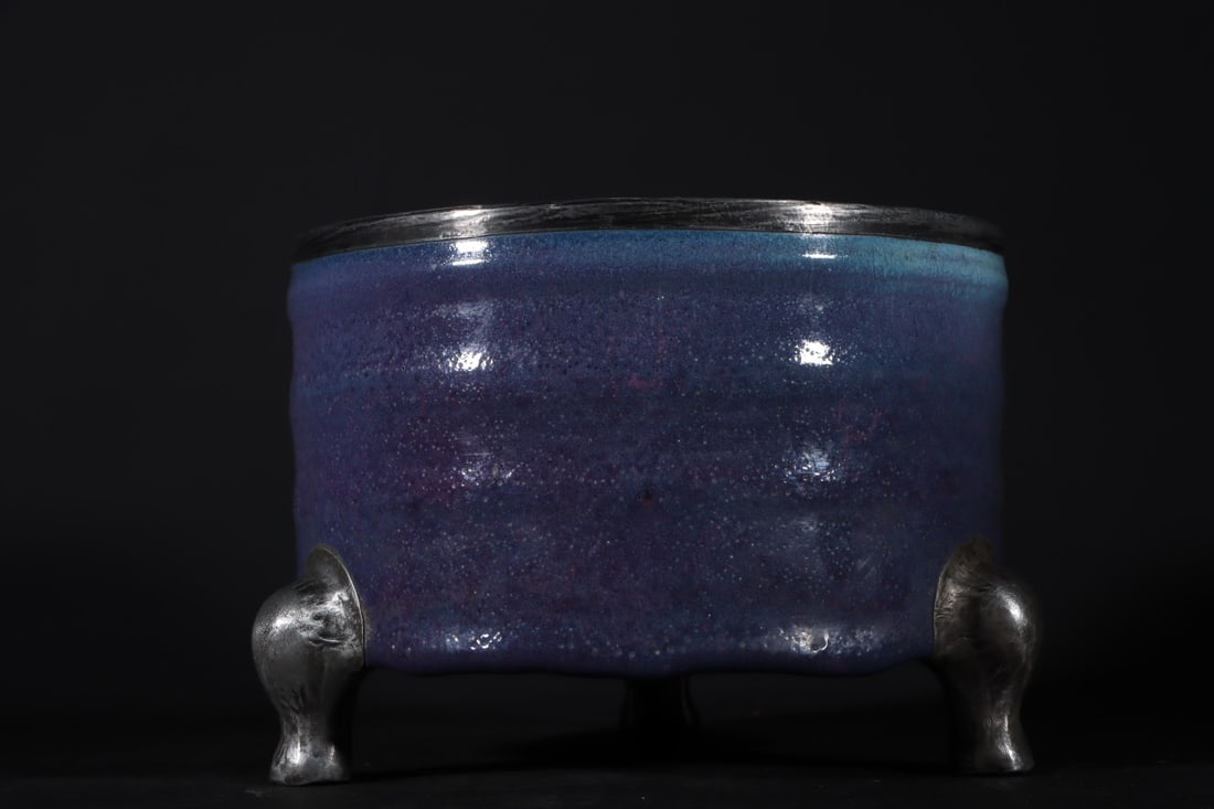 A Exquisite Jun yao Tripod Censer (1 of 9)